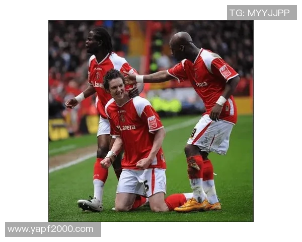 联赛杯激战诺维奇迎战查尔顿双方争夺晋级名额的关键对决