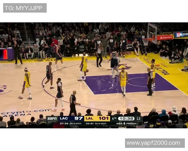 湖人对决快船精彩赛事直播全程回顾与分析尽在新浪平台