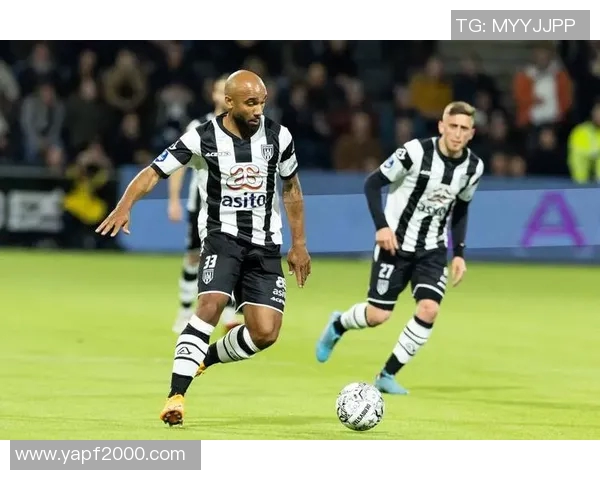 R沃勒与赫拉克勒的精彩对决揭示足球战术与团队协作的魅力